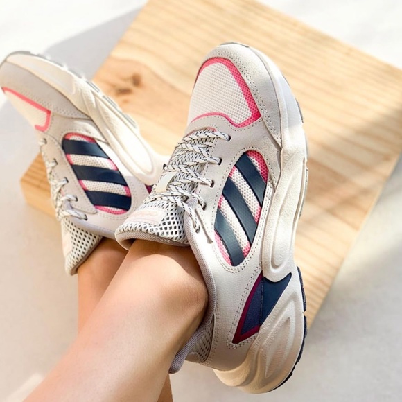 NWT Adidas valasion - Picture 4 of 10